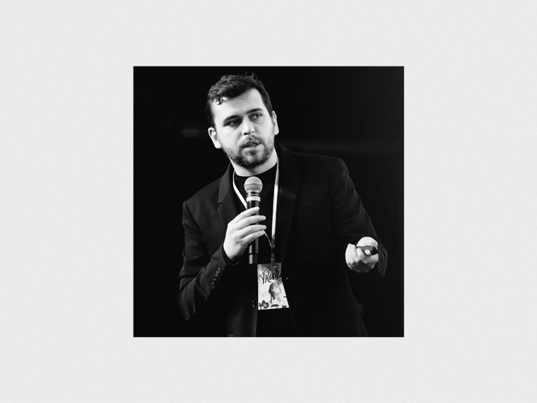 «Хорошая стратегия — это фантастика»: интервью с SMM-стратегом и создателем Dnative.ru Алексеем Ткачуком
