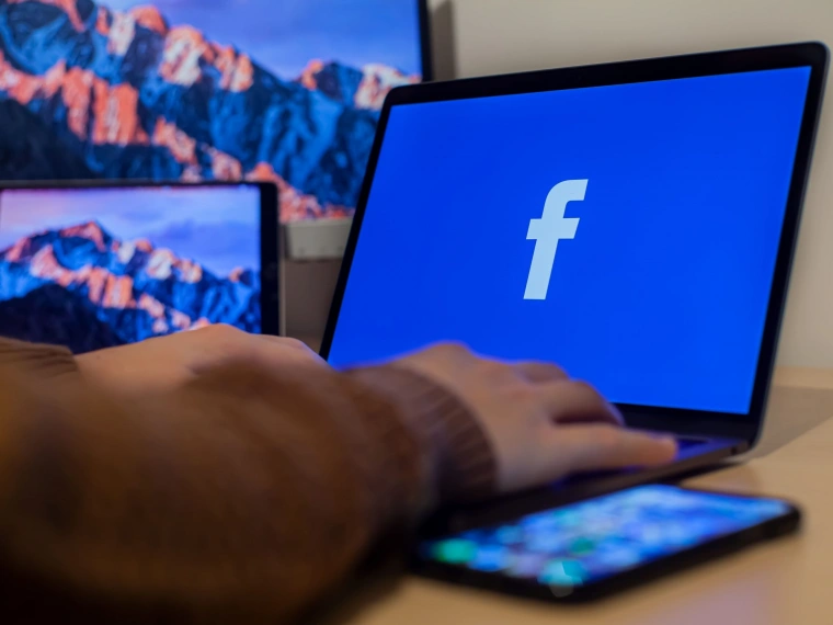 Facebook оценили в триллион долларов
