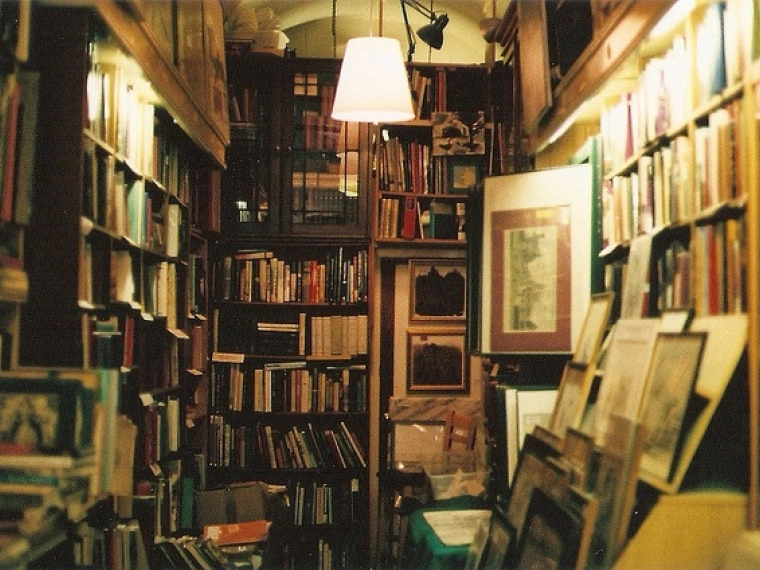 Книжная лавка: букинистика в Алматы