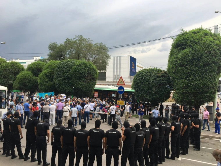 От юга до запада: самое важное о митингах в День Столицы