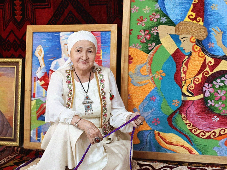 «Он саусағың жұмыс істесе, ернің қимылдайды»: әйгілі қолөнерші Бибажар Иманбекқызының өмірі