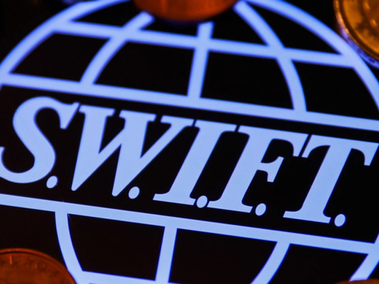 Банки России отключили от SWIFT. Что происходит с экономикой Казахстана