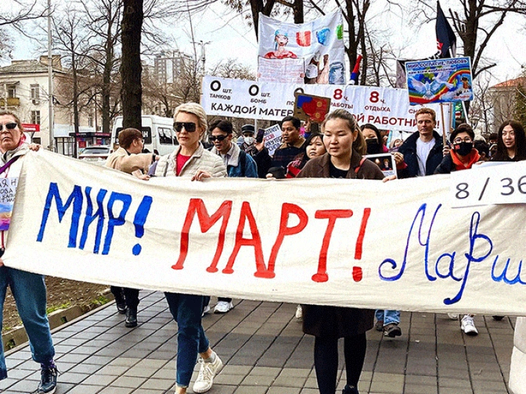 «Цветы на могиле патриархата»: как прошло 8 марта в странах Центральной Азии