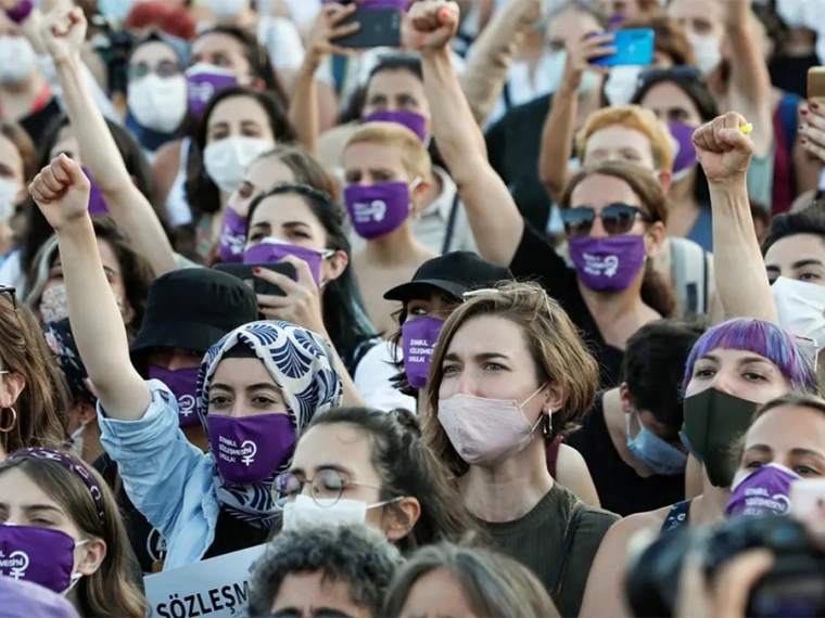 Правительство Турции требует закрыть движение по защите прав женщин We Will Stop Femicide