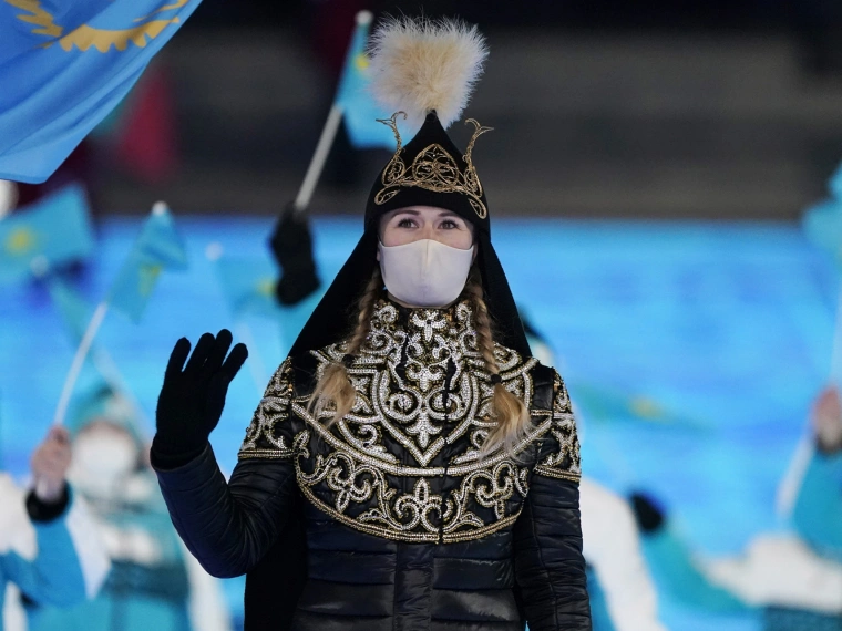 Костюмы знаменосцев из Казахстана вошли в международную коллекцию «Культурное наследие МОК»