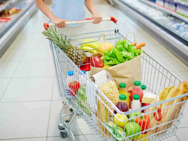 В Казахстане будут введены продуктовые карточки для социально уязвимых слоев населения