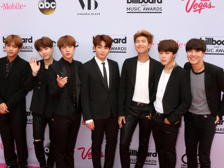 Участники k-pop группы BTS будут служить в армии