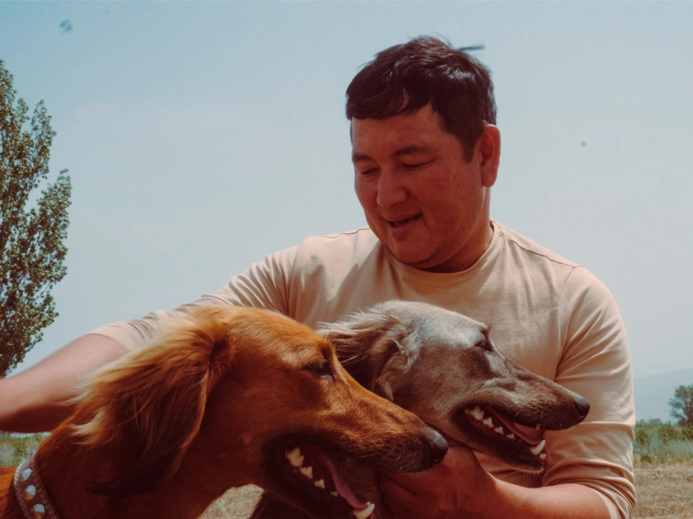 Тазы — это национальный код, и об этом нужно снимать кино. Кана Бейсекеев объясняет, зачем