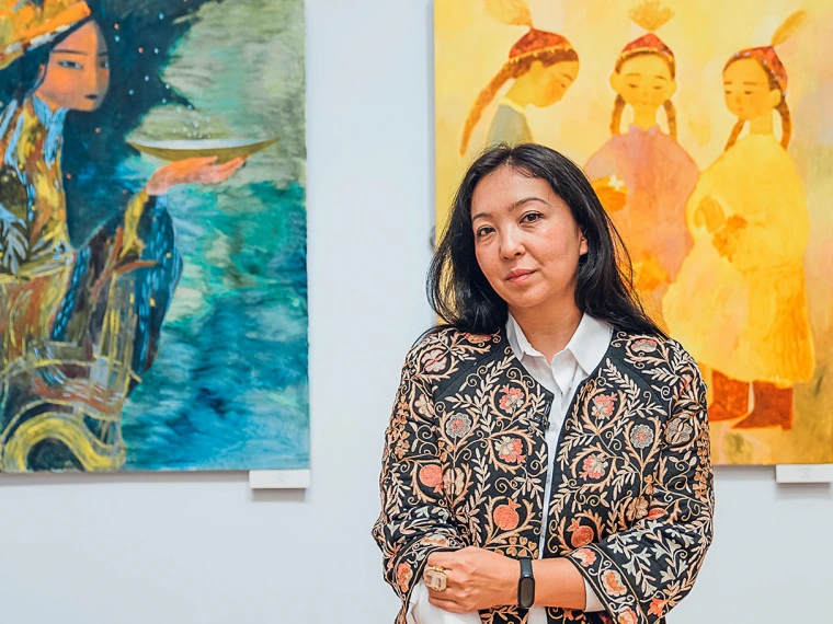 Художница Айгерим Карибаева (art_aika) открыла выставку в Кастеева и рассказала о двадцати годах пути