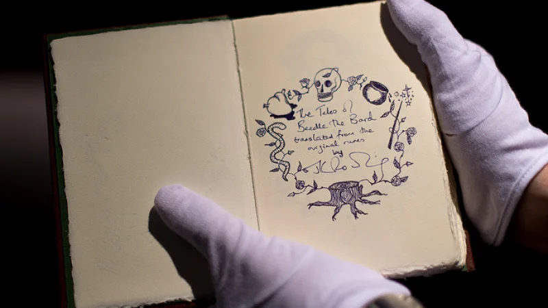 Одна из семи рукописных книг Джоан Роулинг была продана за 368 тысяч фунтов