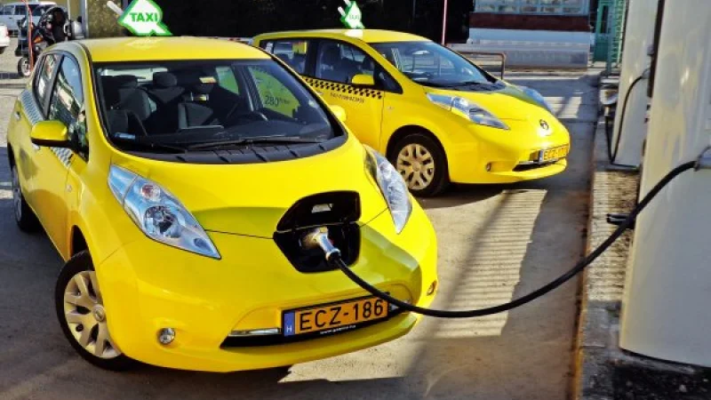 Китайские такси массово перейдут на электродвигатели