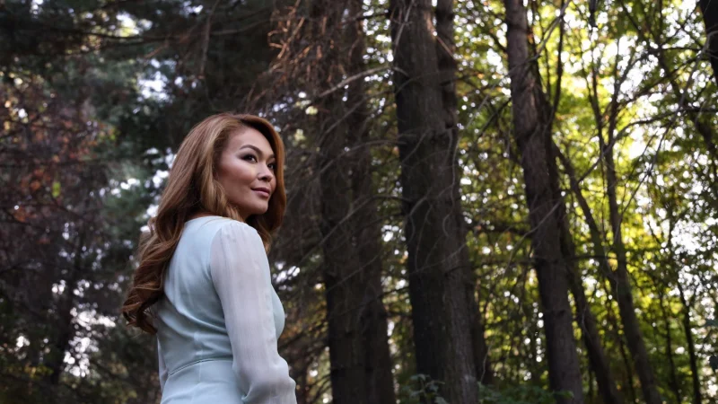 «Традиции казахов не предполагают низкого обращения с девушками»: певица Kaliya о клипе «Қыз тағдыры»