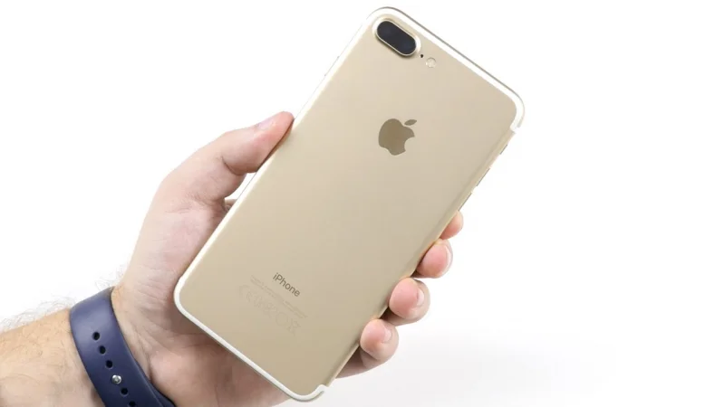 Доходы Apple упали впервые за 15 лет