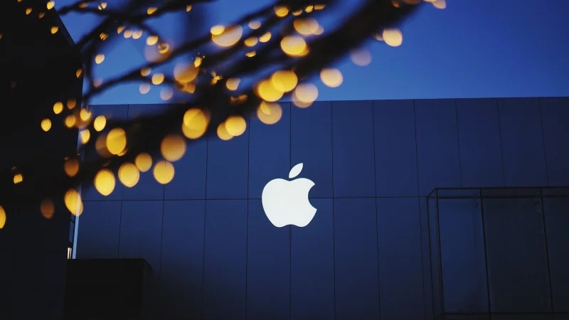 На фоне рекордного отчета стоимость Apple приближается к $1 трлн