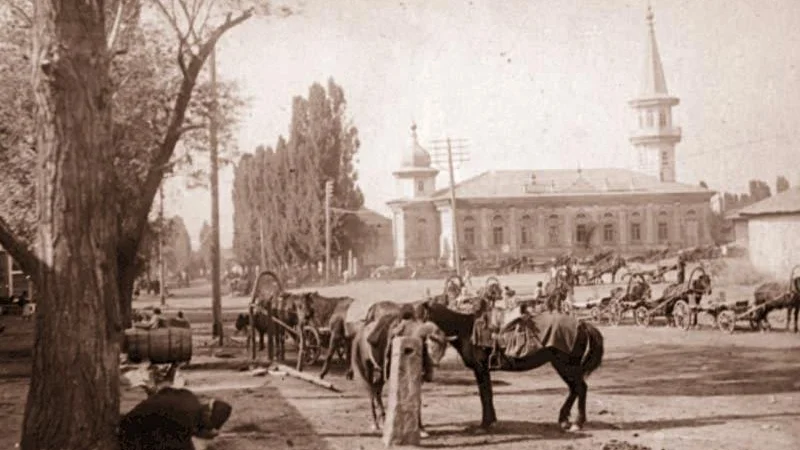 Брусчатку 30-х годов нашли при ремонте дороги в Алматы