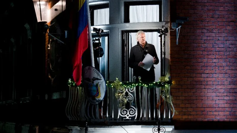 Эквадор отключил интернет Джулиану Ассанжу