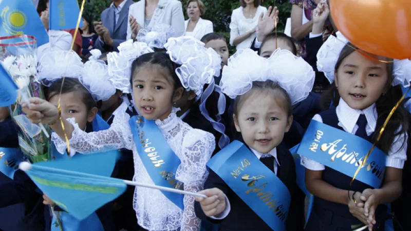 Министр образования обещает научить 500 тысяч школьников русских классов говорить по-казахски