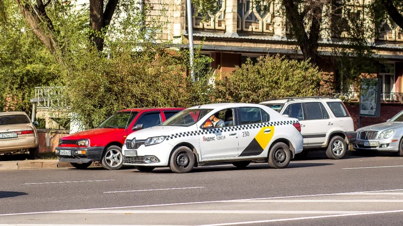 Высокий спрос: в Яндекс.Такси теперь можно отслеживать стоимость поездки