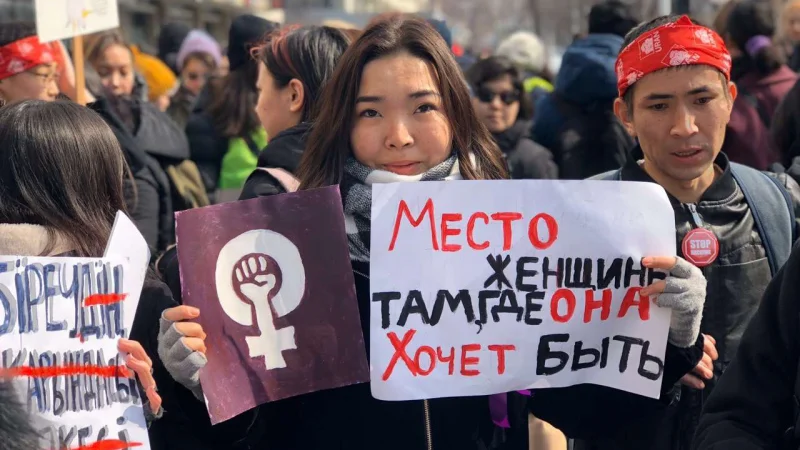 Танцующие в темноте: На что живут активистки за права женщин в Казахстане?