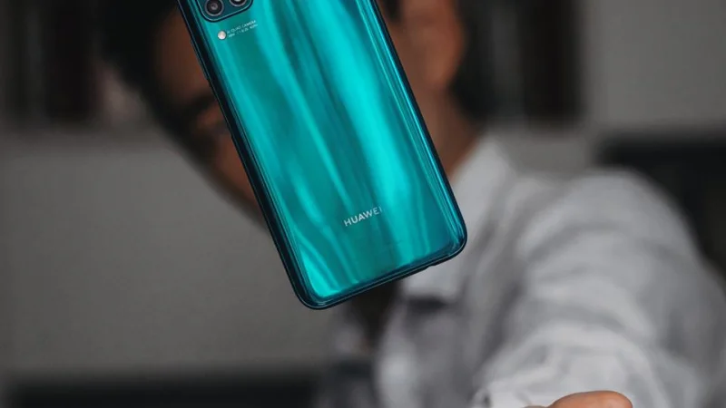 В Казахстане стартовали продажи смартфонов серии HUAWEI P40 lite