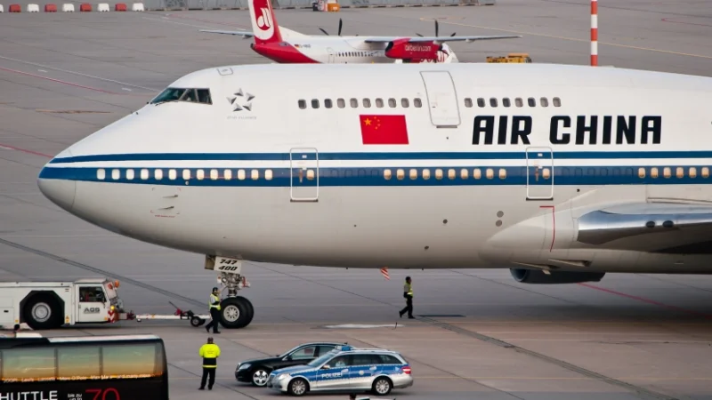 США запретили пассажирские авиарейсы из Китая в страну