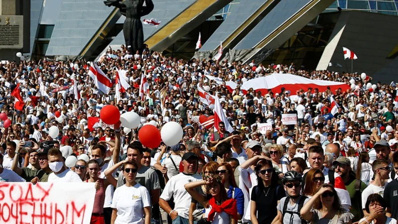 Митинги в Белоруссии: За Лукашенко вышли 70 тыс. человек, против — 200 тыс.