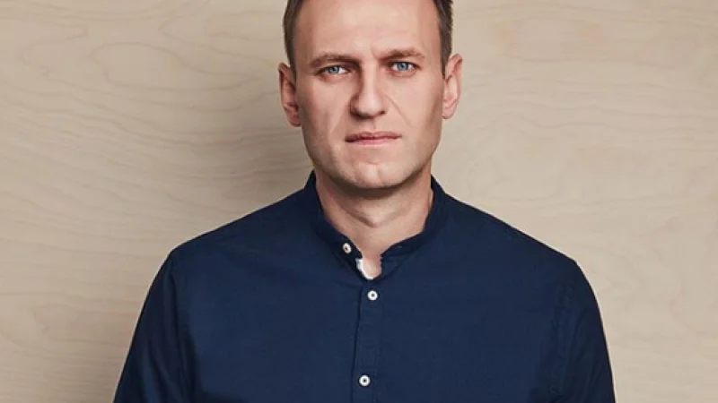 Алексея Навального отравили нервно-паралитическим боевым веществом