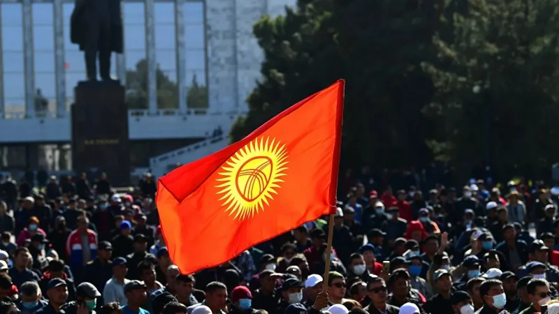 В Кыргызстане президентские и парламентские выборы отложили на весну