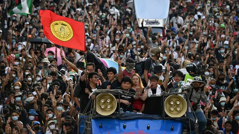 Правительство Таиланда ввело режим ЧП в Бангкоке из-за протестов