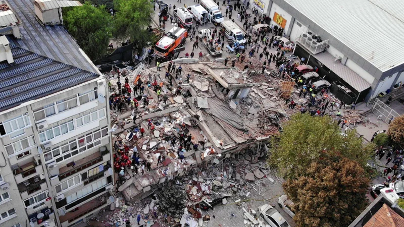 Спасатели продолжают искать жертв землетрясения в Турции