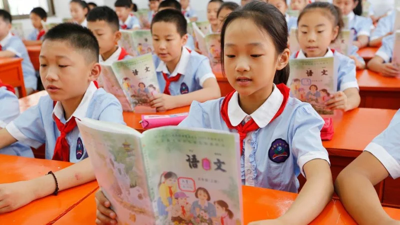 В Китае родителям несовершеннолетних запретят загружать детей учебой