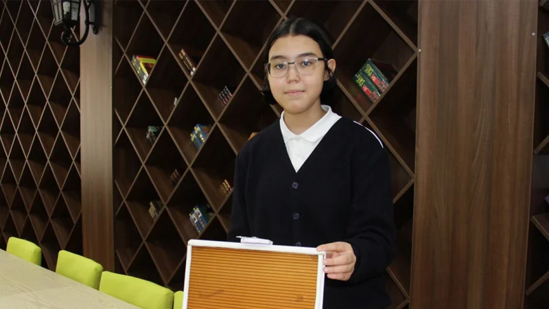 Казахстанская школьница изобрела прибор для повторного использования медицинских масок
