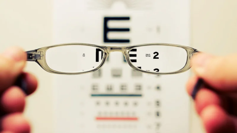 Ученые из Сиднея изобрели бионические очки, которые позволят восстановить зрение