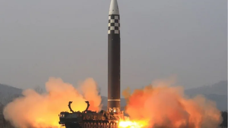 Северная Корея запустила ракету Hwasong-17