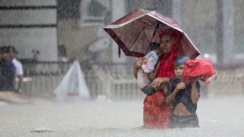 В Индии и Бангладеше десятки человек погибли из-за сильных наводнений
