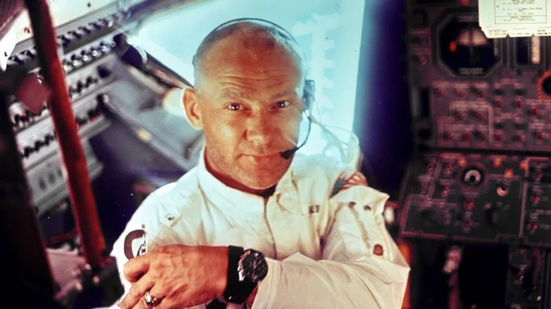 Куртка бывшего астронавта Базза Олдрина была продана на аукционе за 2,8 млн долларов