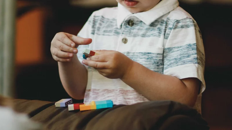 Министерство просвещения предложило меры по поддержке родителей детей с расстройствами аутистического спектра