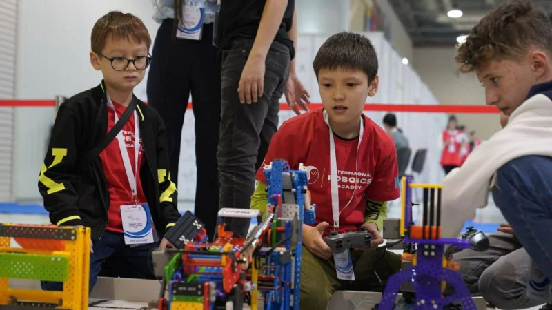 Казахстанские школьники заняли призовые места на фестивале по робототехнике в Баку