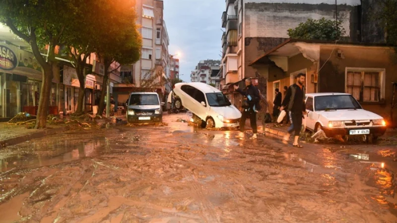 Крупнейшее наводнение в городе Анталья разрушило мосты и затопило первые этажи зданий