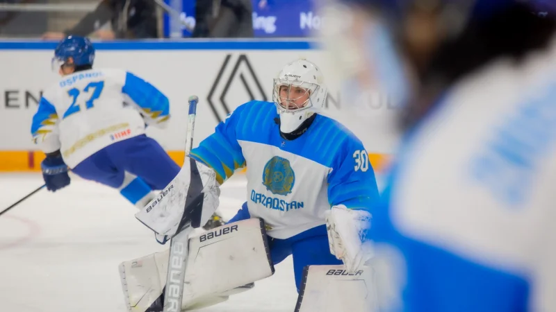 Сборная Казахстана по хоккею одержала победу в матче молодежного чемпионата мира