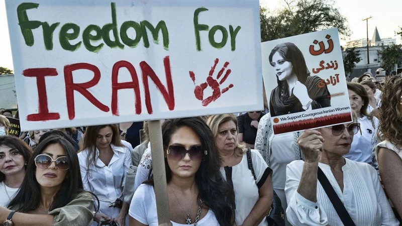 Около ста участников протестов в Иране приговорены к смертной казни