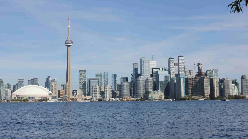 Иностранцам в Канаде запретили покупать жилье