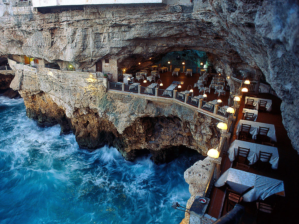 Grotta Palazzese, Италия