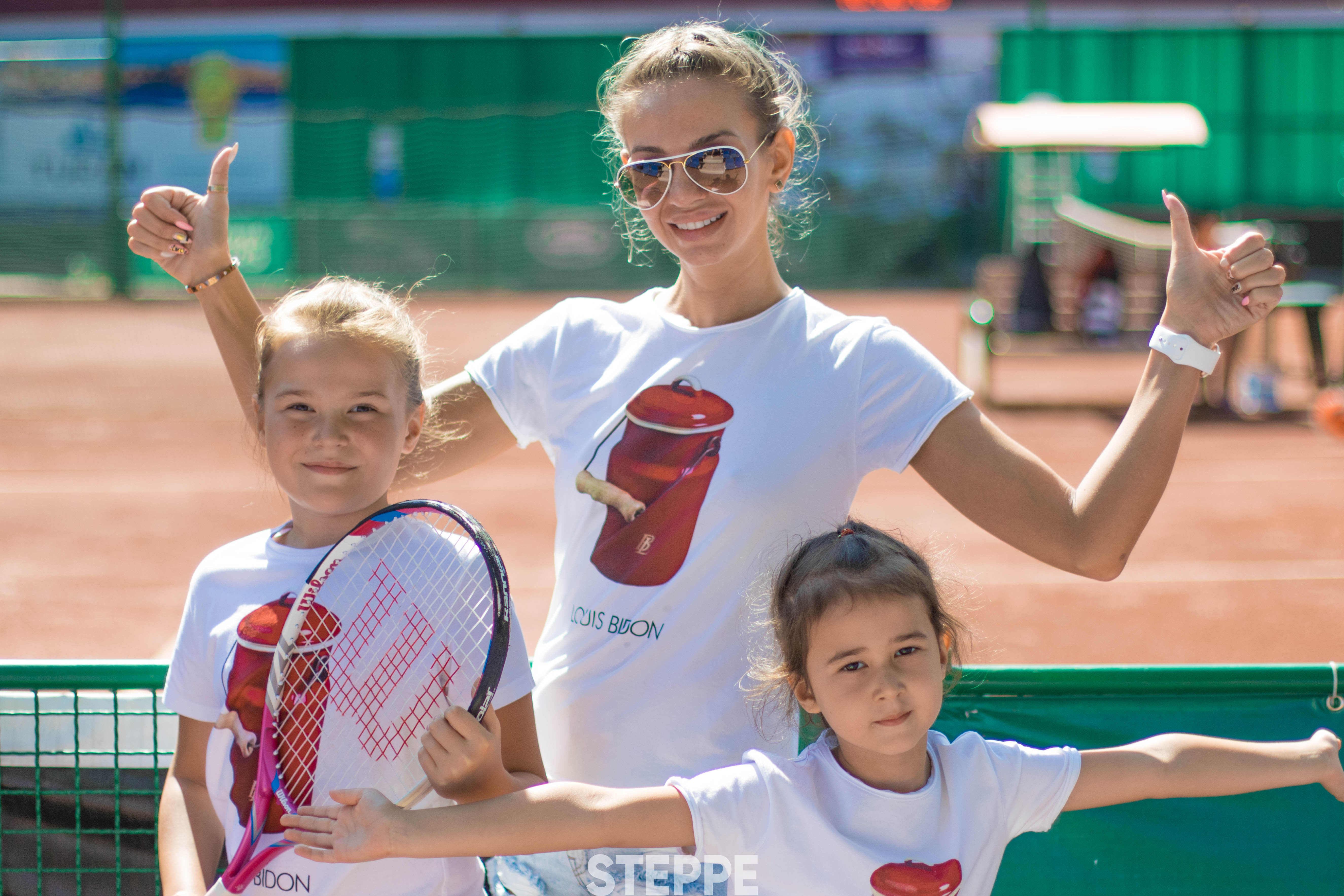 Елена Пономарёва с детьми