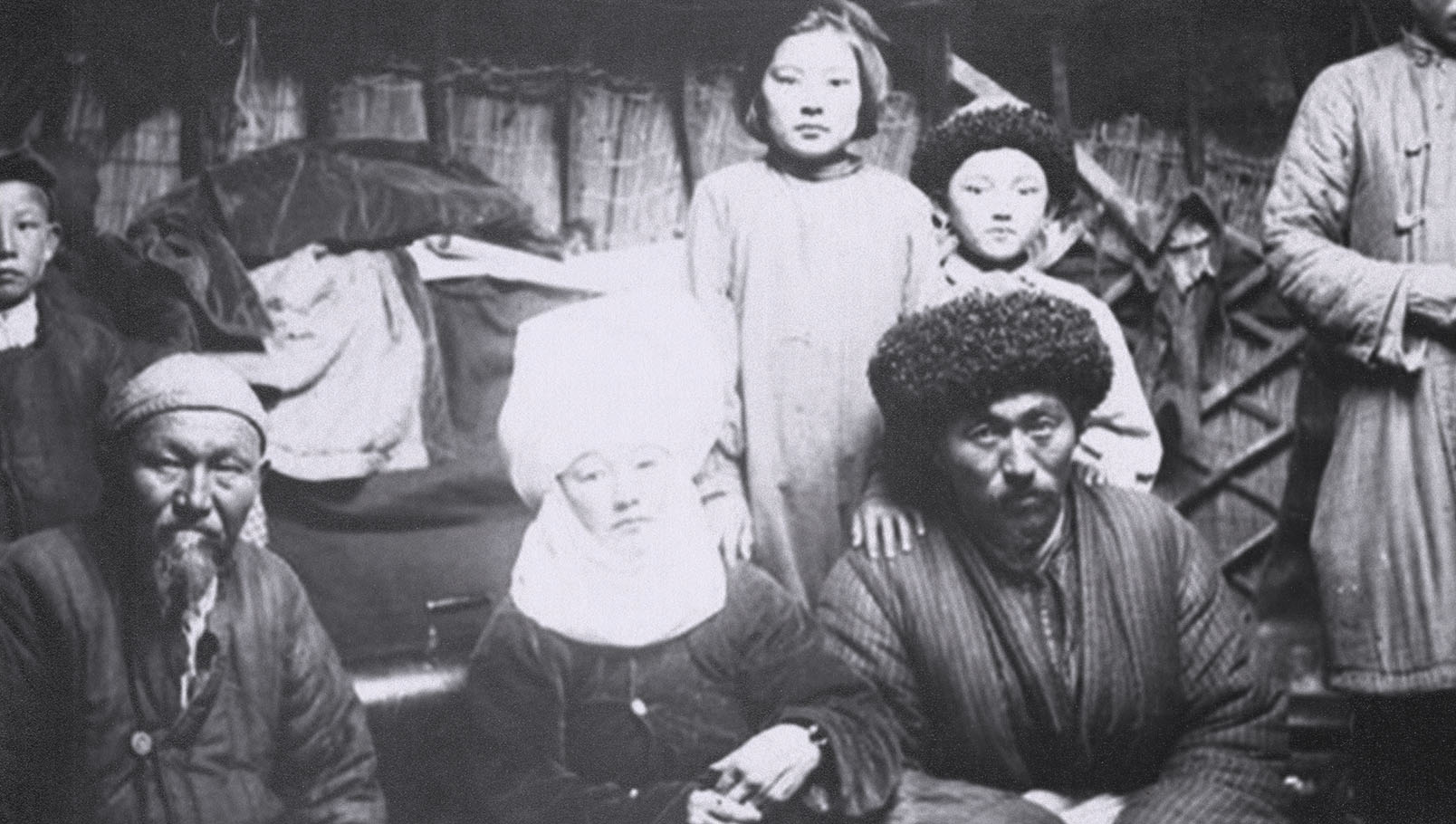 Эльмира Какабаева. Деколониальное письмо.