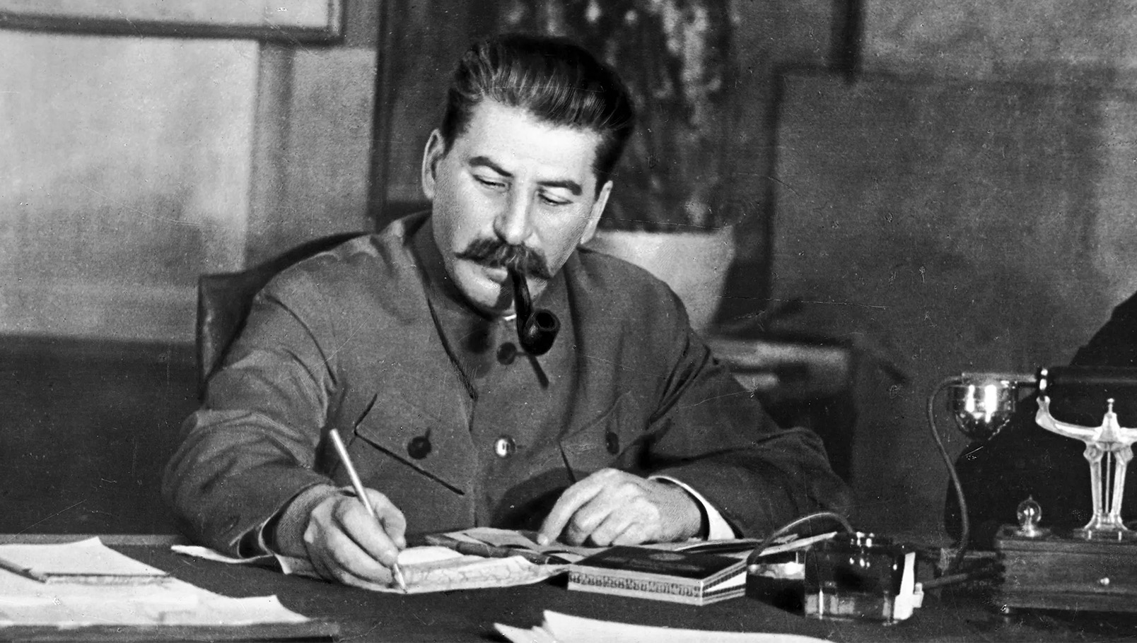 диктаторы XX века. авторитаризм. Пол Пот. Иди Амин. Сталин. Мао Цзэдун. Ким Ир Сен. массовые репрессии. культурная революция. Голодомор. пять самых жестоких диктаторов.