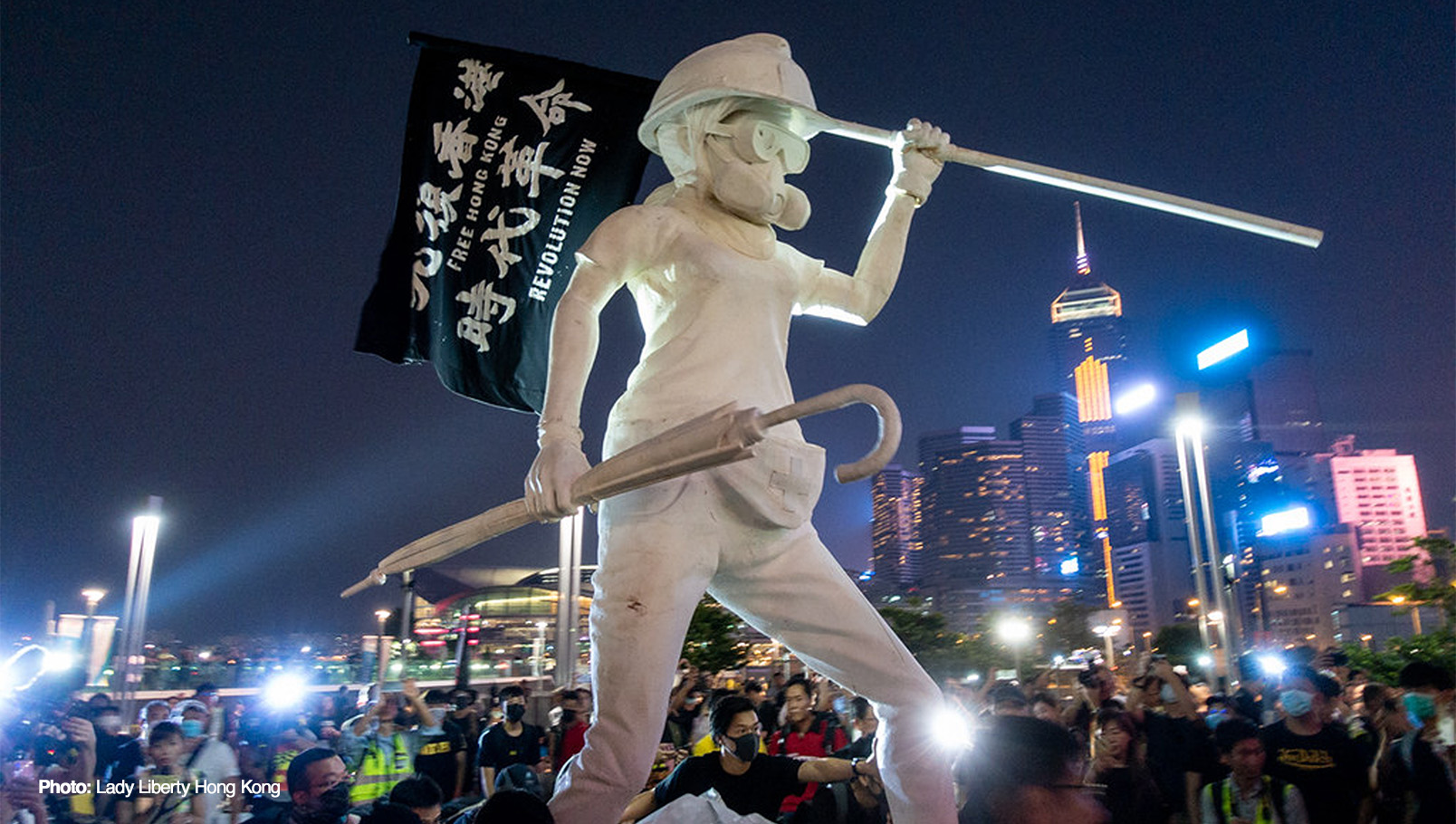 статуи. протест. антипамятники. уличное искусство. Трамп. Эпштейн. Lady Liberty Hong Kong. коллективная память. политический протест. визуальный акт.