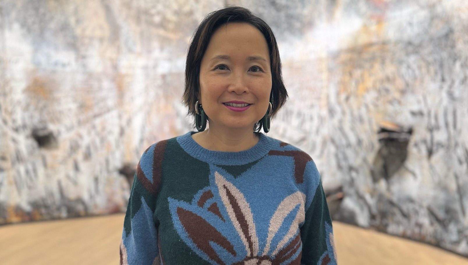 современное искусство. музеи. Almaty museum of Arts. Джоан Ки интервью. Joan Kee. interview. искусство и закон. современное искусство Центральной Азии. корейский абстракционизм. цифровое искусство и ИИ. музейный опыт. история искусства Азия Африка. кураторские практики. арт-рынок и институции. куратор.