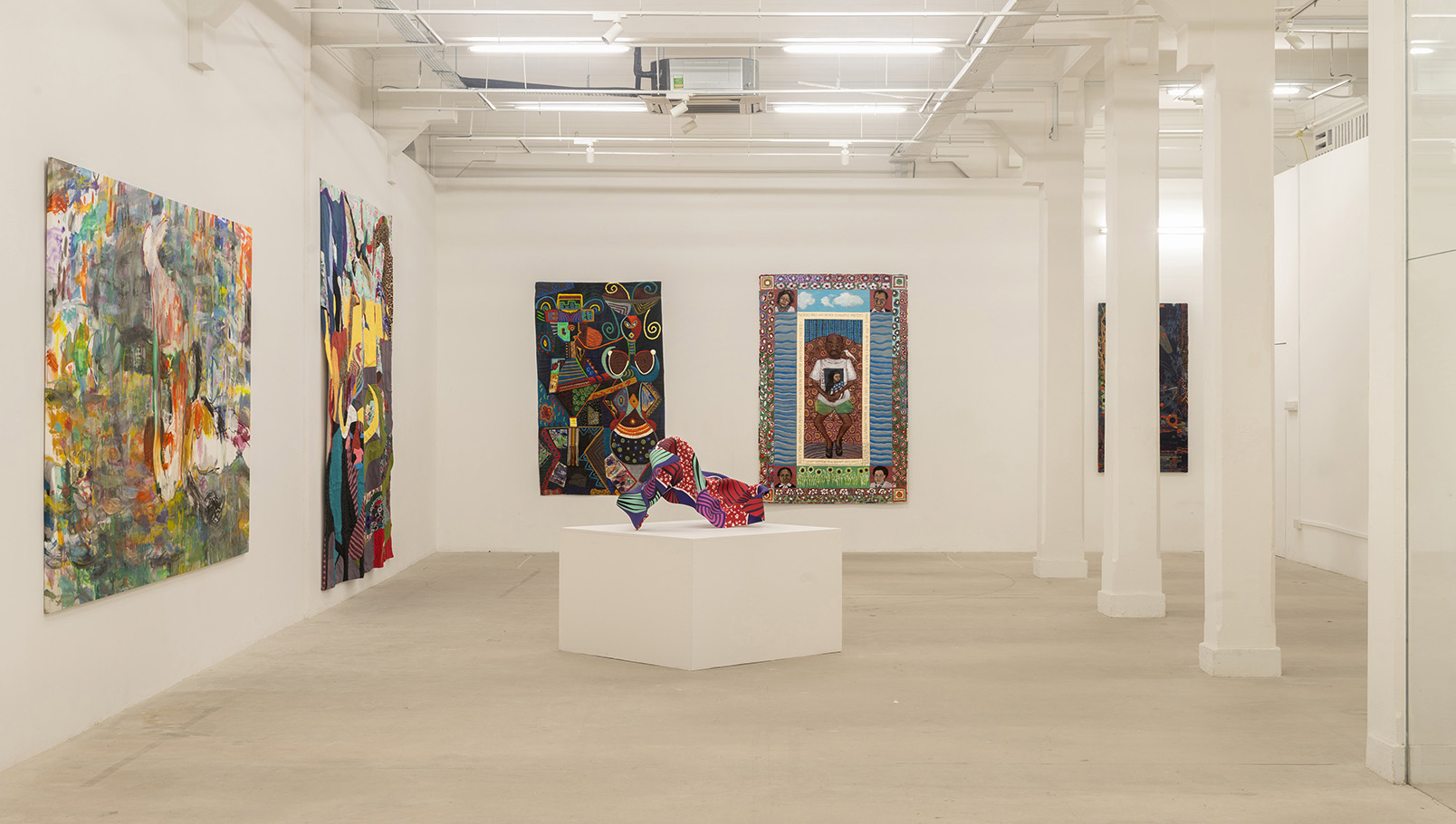 современное искусство. музеи. Almaty museum of Arts. Джоан Ки интервью. Joan Kee. interview. искусство и закон. современное искусство Центральной Азии. корейский абстракционизм. цифровое искусство и ИИ. музейный опыт. история искусства Азия Африка. кураторские практики. арт-рынок и институции. куратор.