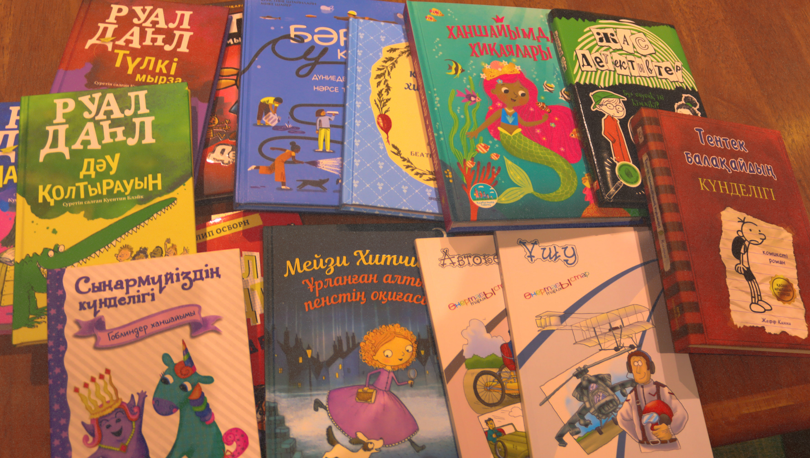 детские книги. книги для детей. что подарить ребенку на новый год. книги на казахском языке. детская литература. новогодние подарки детям. чтение с детьми. книги зарубежных авторов. рекомендации издателя. книги для семейного чтения. раиса кадыр. раиса қадыр. steppe&world. steppe and world. books. present.